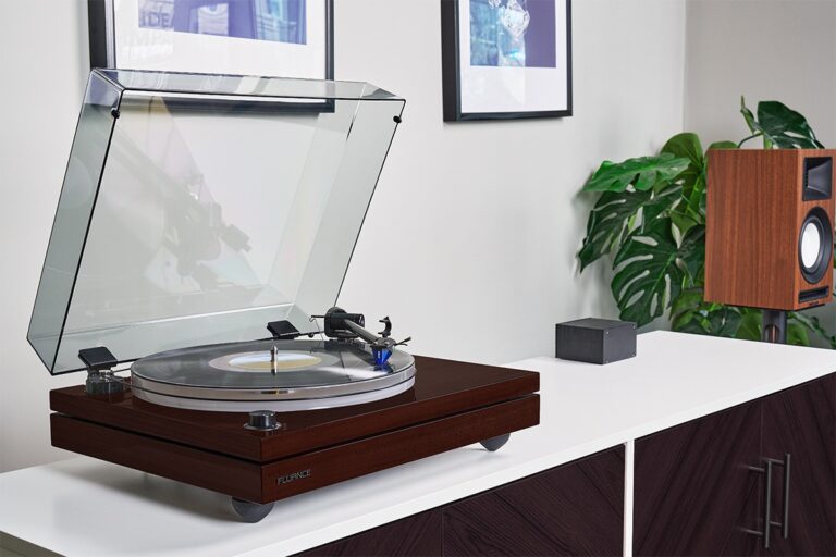 Fluance RT87 Reference turntable in a listening room